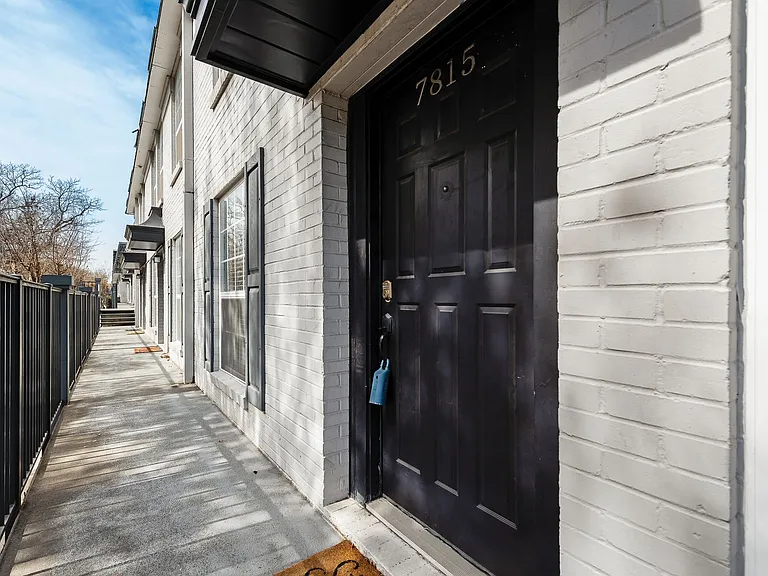 7815 Royal Ln #7815 — Photo 10