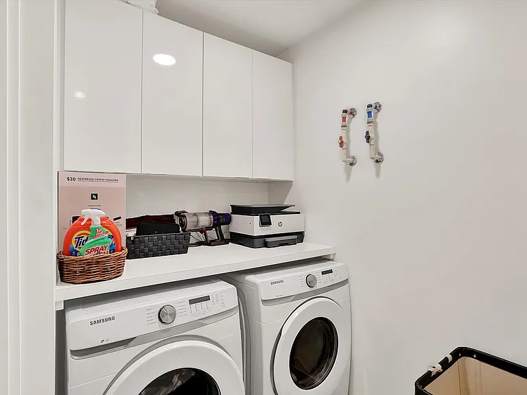 877 N East St #303 — Photo 11