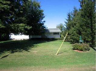 11587 E Yates Center Rd, Lyndonville, NY 14098