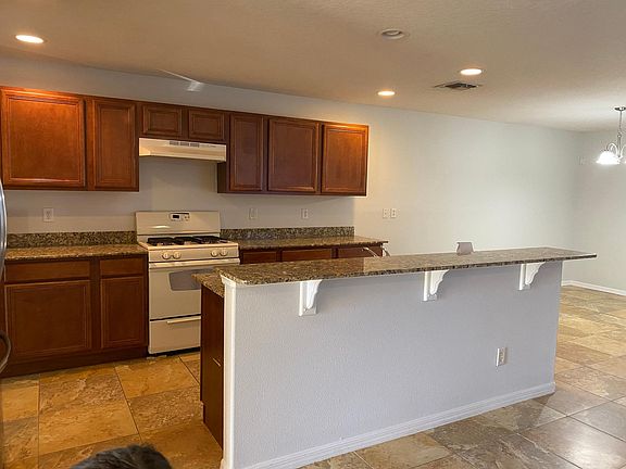 4th image of 1830 Pointe West Way