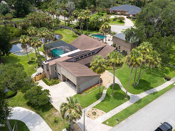 3rd image of 5454 RIVER TRAIL Road S