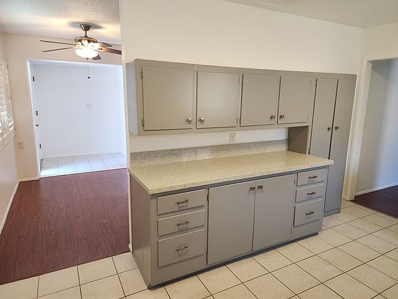 4th image of 842 E 5th Ave #0