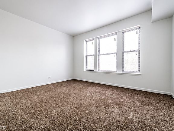 5047 S Champlain Ave. Chicago, IL (#5049-3) Apartments Chica