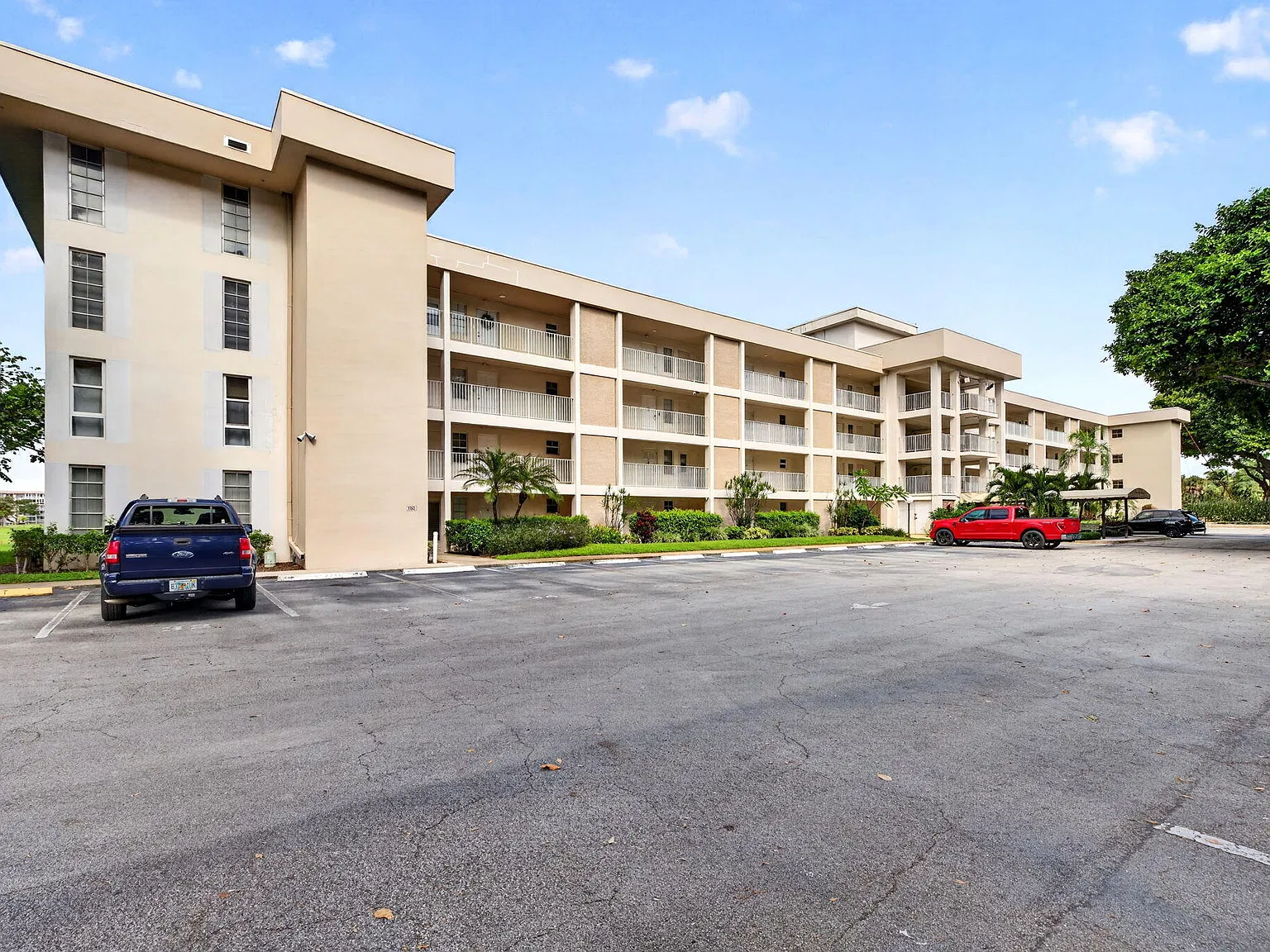 1 bed, 1.5 bath, 900 sqft, $1,950 — Photo 2