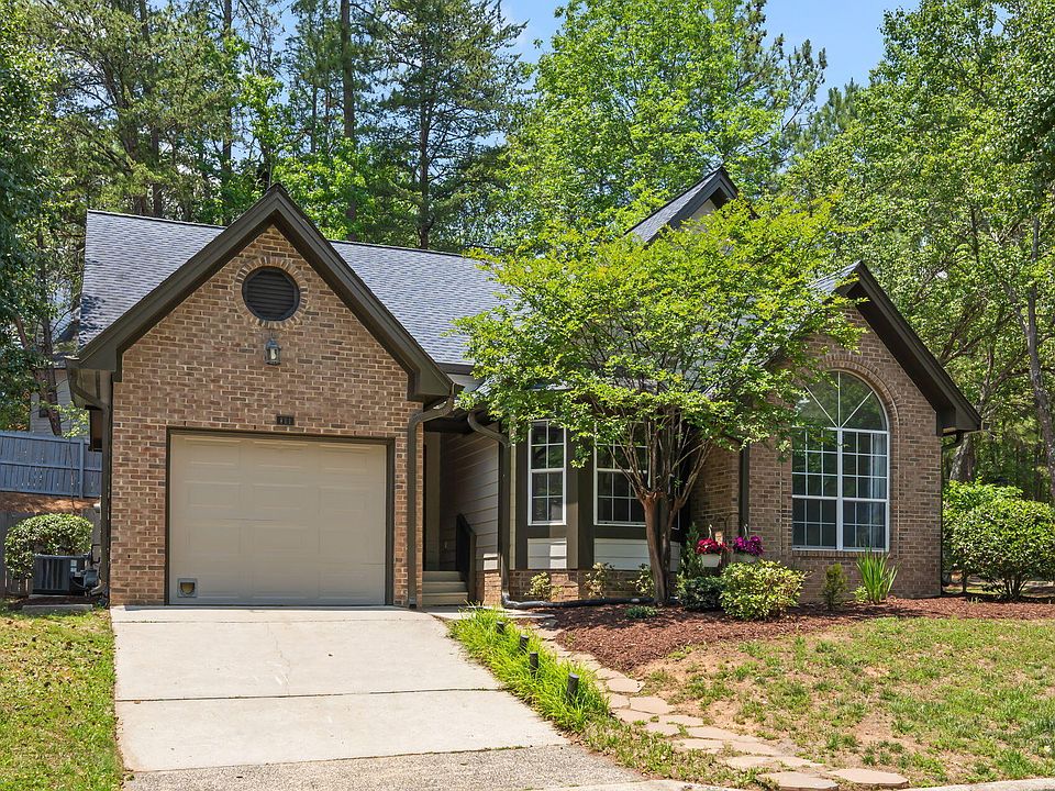 1st image of 111 Carriage Cir