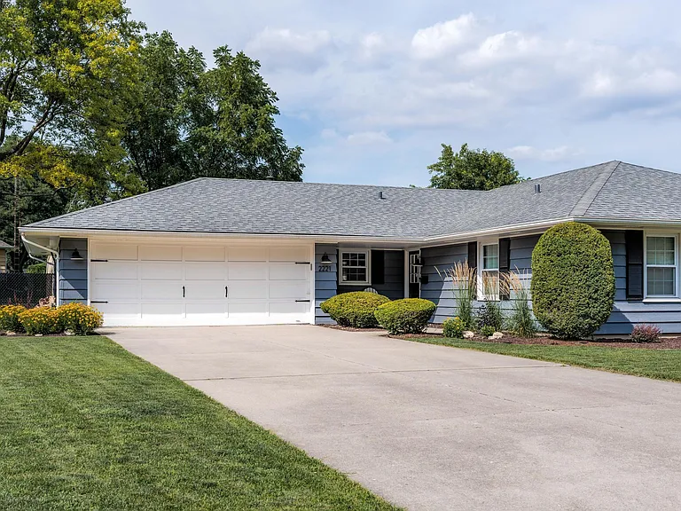 2221 Gettysburg Dr — Photo 2