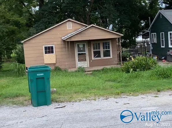 1105 W Montgomery Ave, Sheffield, AL 35660