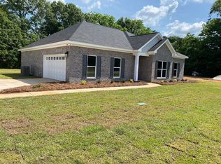 90 Magnolia Ln, Newton, AL 36352