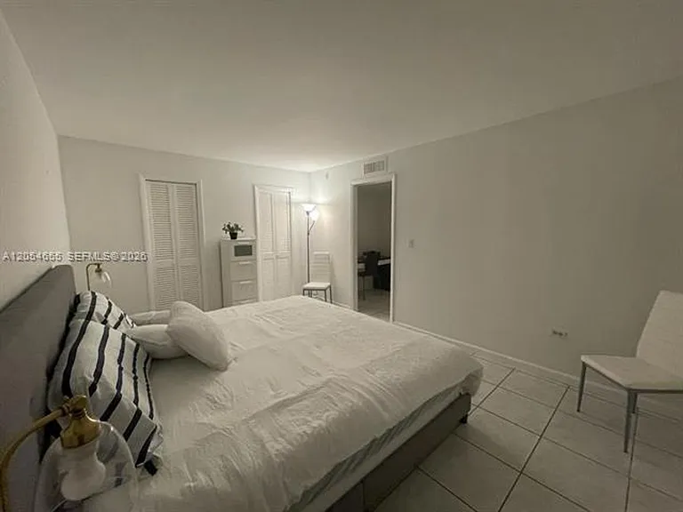 1881 Washington Ave #CU-4D — Photo 5
