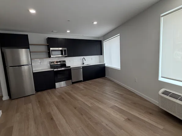 492 Market St, Newark, NJ