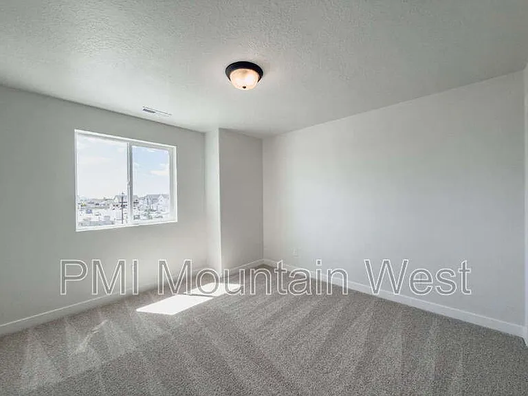 2606 N 2125 W — Photo 17
