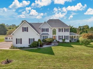 5 Roxbury Ln, Wallingford, CT 06492