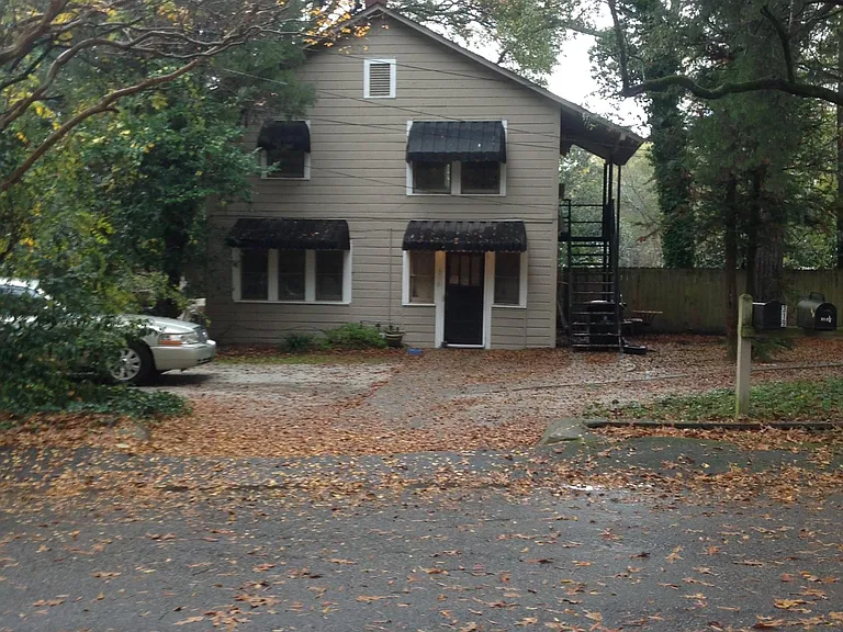 319 S Witt St #UPSTAIRS — Photo 1