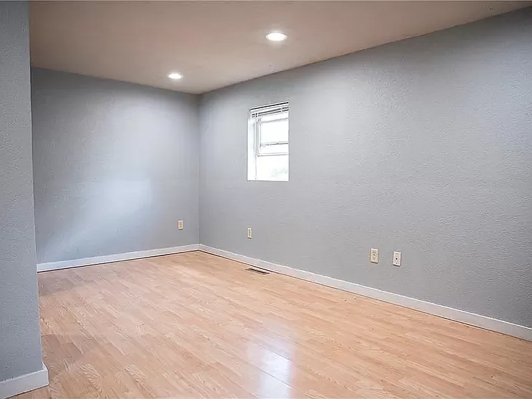 917 Lakeside Ave — Photo 4