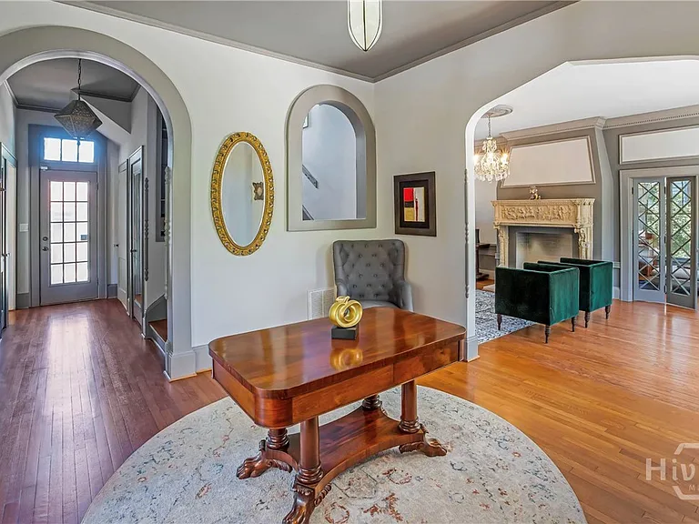 624 E Victory Dr — Photo 4