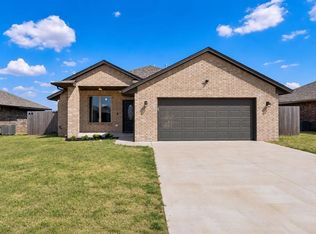 1112 S Colt Ln, Mustang, OK 73064