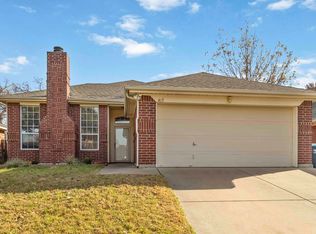 425 Kelley Ct, Fort Worth, TX 76120