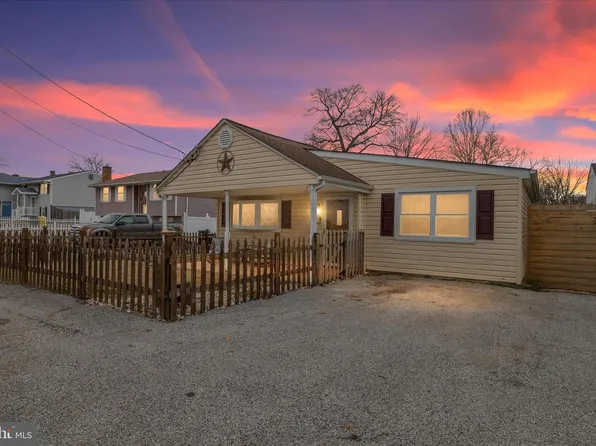 762 208th St, Pasadena, MD 21122