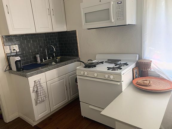 4th image of 2025 Argyle Ave APT 11