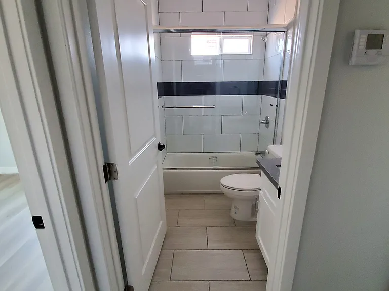 1216 W 39th St #1 — Photo 12