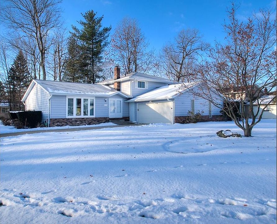 1st image of 33080 Cromwell Dr
