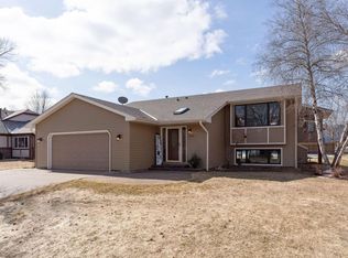 2368 Hilo Ave N, Oakdale, MN 55128