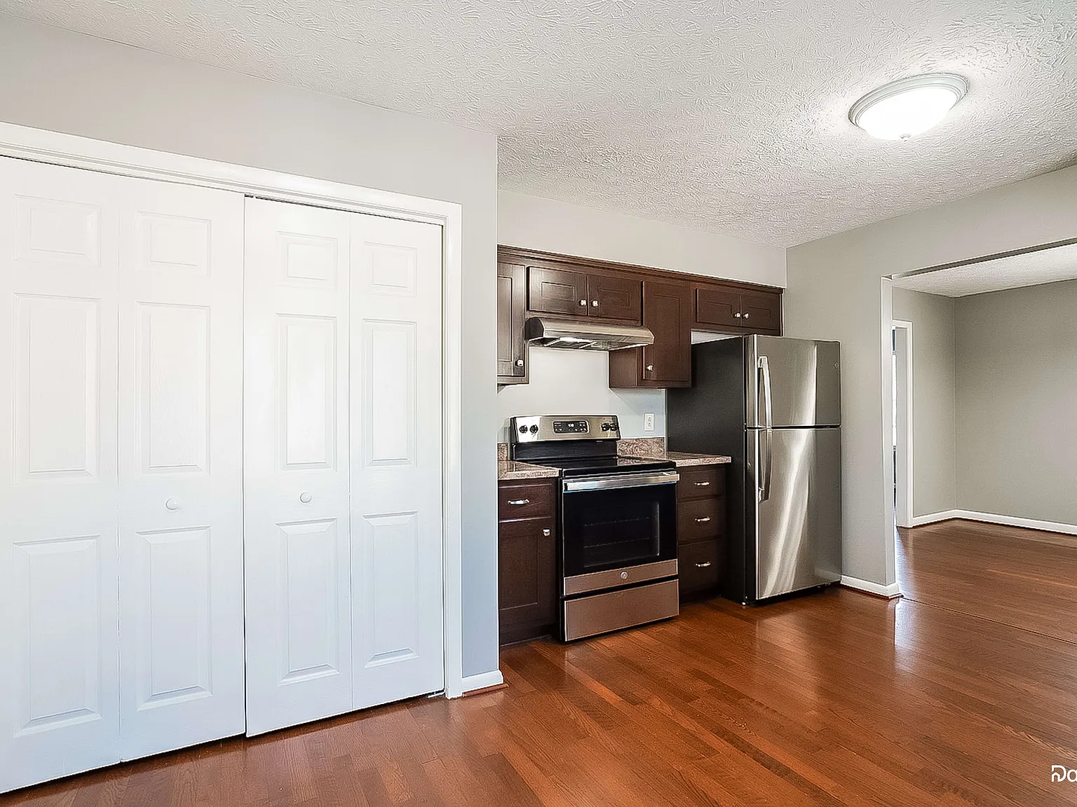 3 bed, 2.0 bath, 1353 sqft, $1,875 — Photo 2