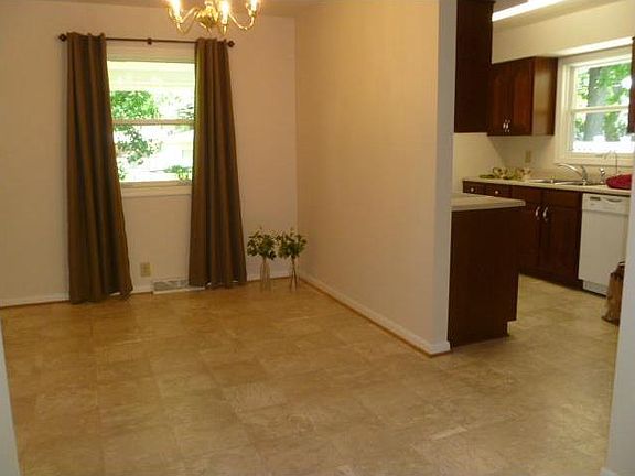 5th image of 2527 Philwood Dr