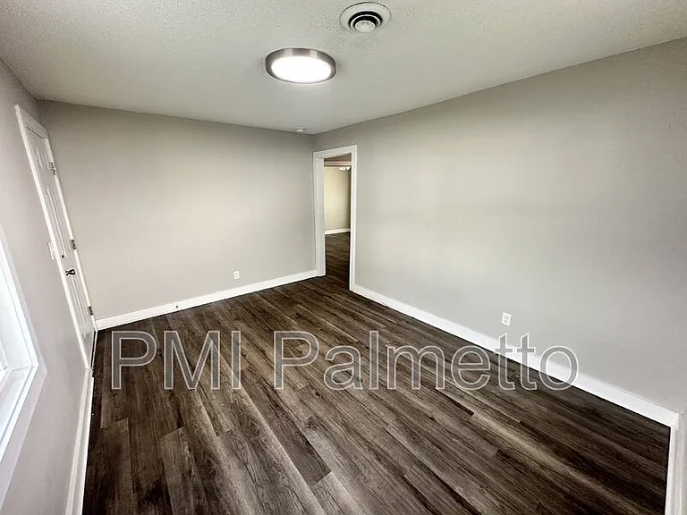 530 Jasper St — Photo 5