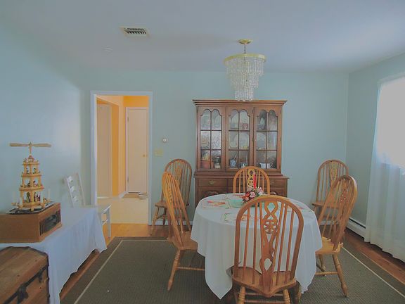 3rd image of 1825 Yorktowne Blvd