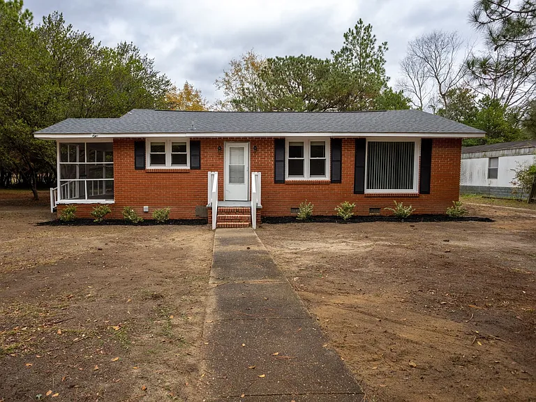 435 McCleary Ln — Photo 2
