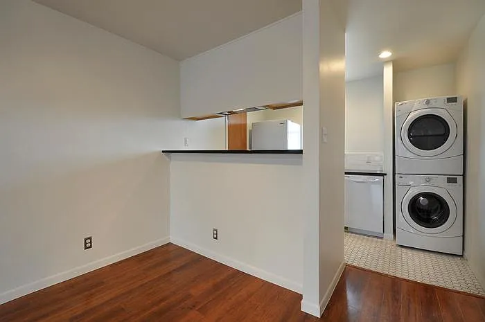 1909 Leona St #202 — Photo 15