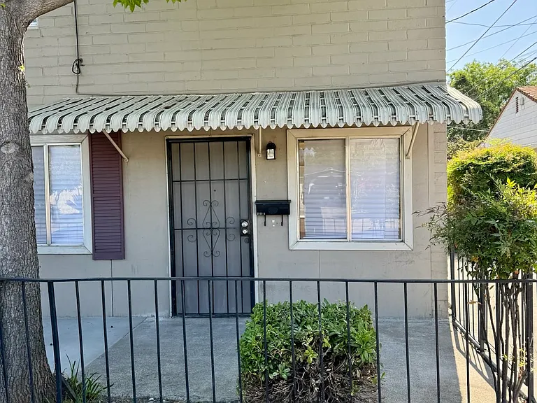 2515 N Franklin Ave #A — Photo 2