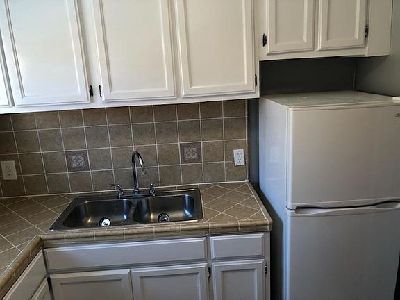 4th image of 960 S Mariposa Ave #10