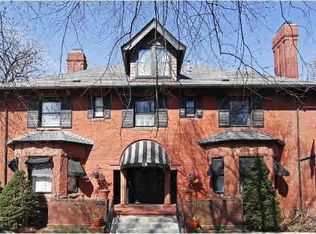 19 Summit Ct, Saint Paul, MN 55102