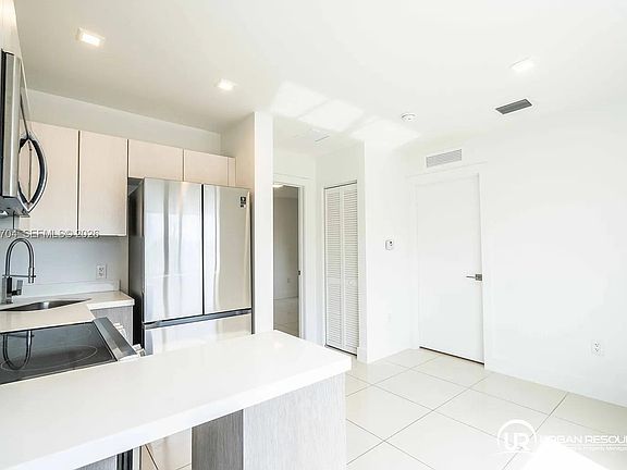 3rd image of 1971 Bay Dr APT 122