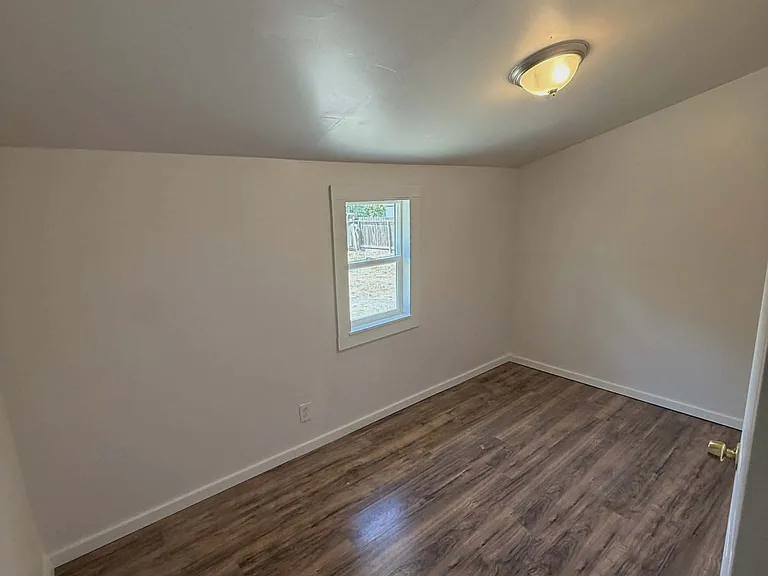 824 E Merced St — Photo 7