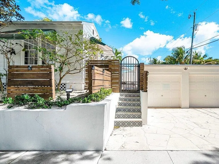 744 Sunset Rd — Photo 34