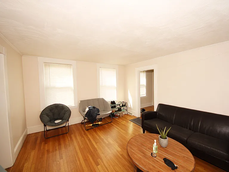 60-62 Bedford St #2 — Photo 6