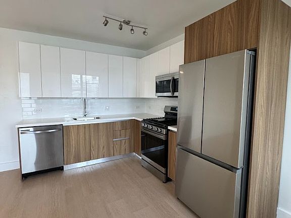 2nd image of 1038 11th St APT 14