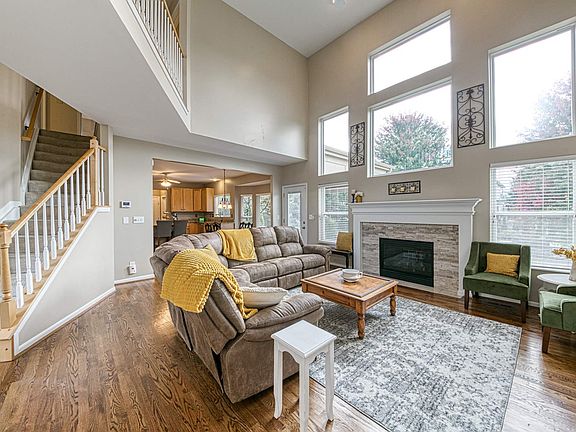 3rd image of 10219 Creekstone Ct
