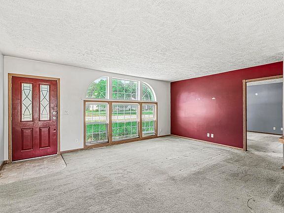 4th image of 29939 Roscommon Dr