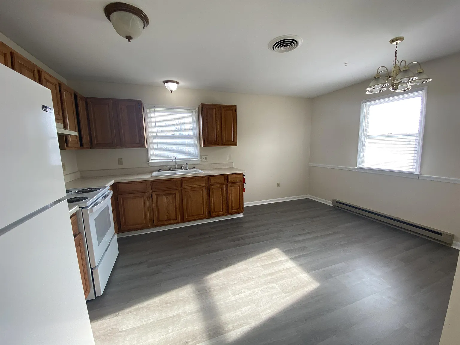 700 Thomas Lane - C - C — Photo 2