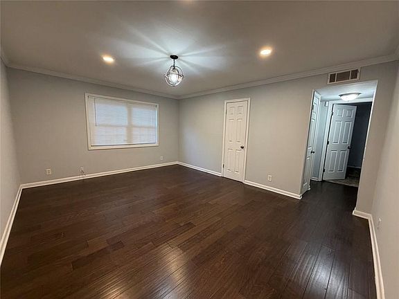 4th image of 777 Jordan Ln #G1