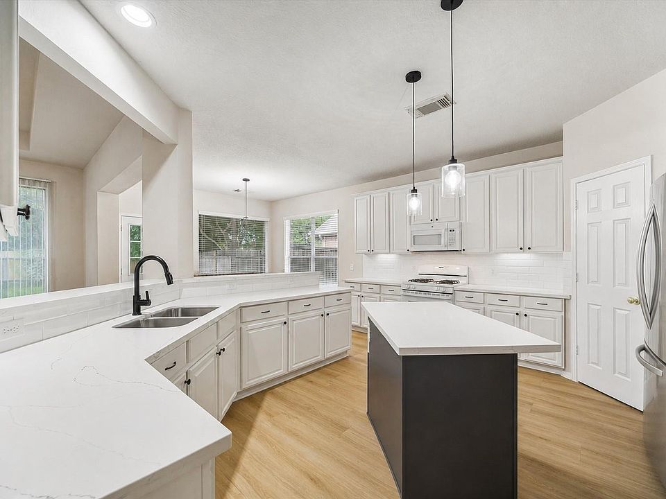 1st image of 515 Deer Hollow Dr