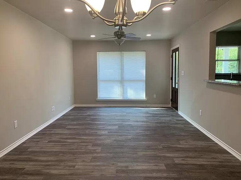 723 Bailey St — Photo 8