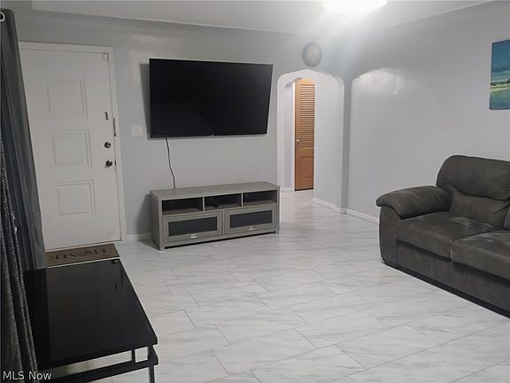 3rd image of 5007 Sheridan Rd