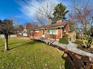 3433 Stratford Dr, Vestal, NY 13850