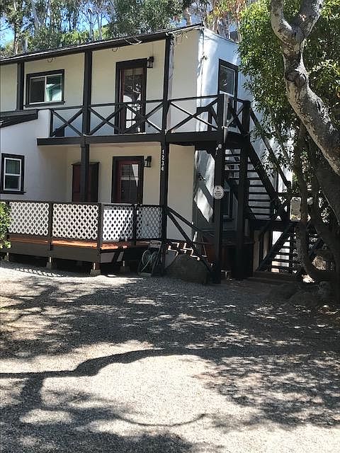 700 sf 2nd floor unit. Parking for 2 cars.