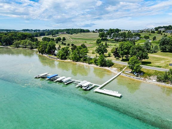 3rd image of 7852 Underwood Rdg